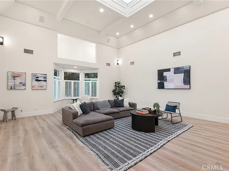 14713 Valleyheart Dr — Photo 5