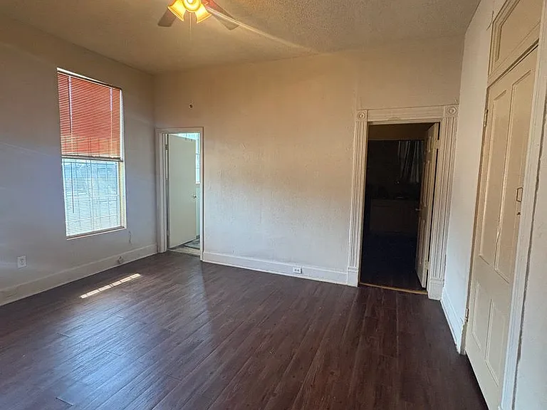 517 Stoner Ave — Photo 2