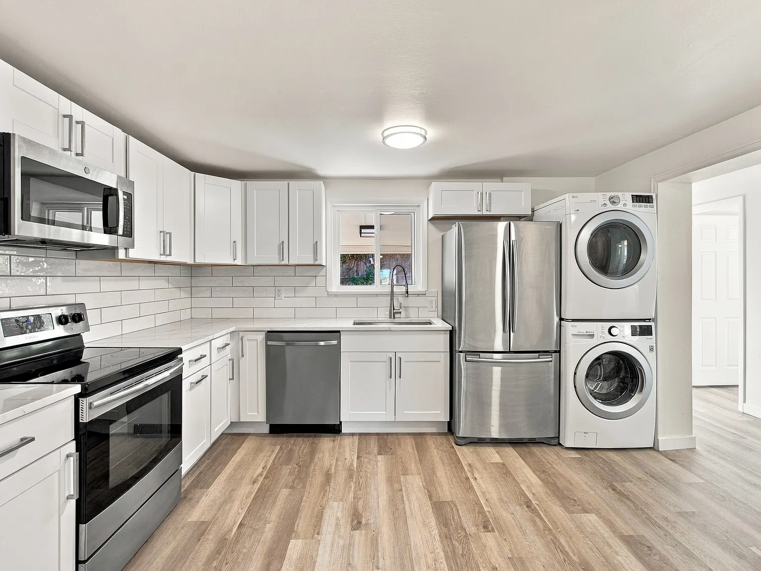 3 bed, 1200 sqft, $3,000 — Photo 1