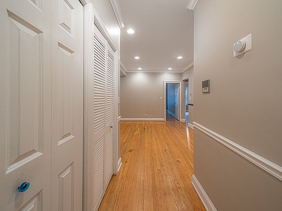 3rd image of 4909 N Janssen Ave APT 1W