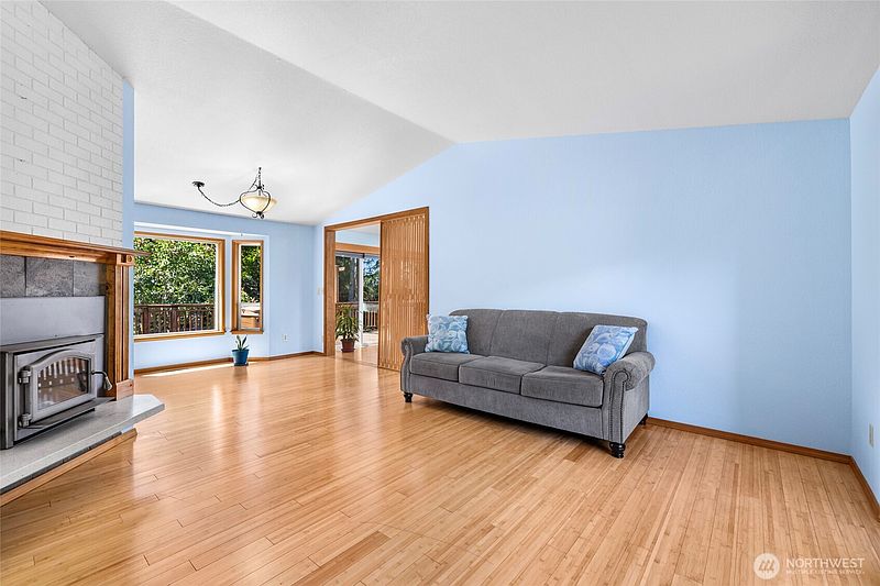 5th image of 801 N Waugh Road