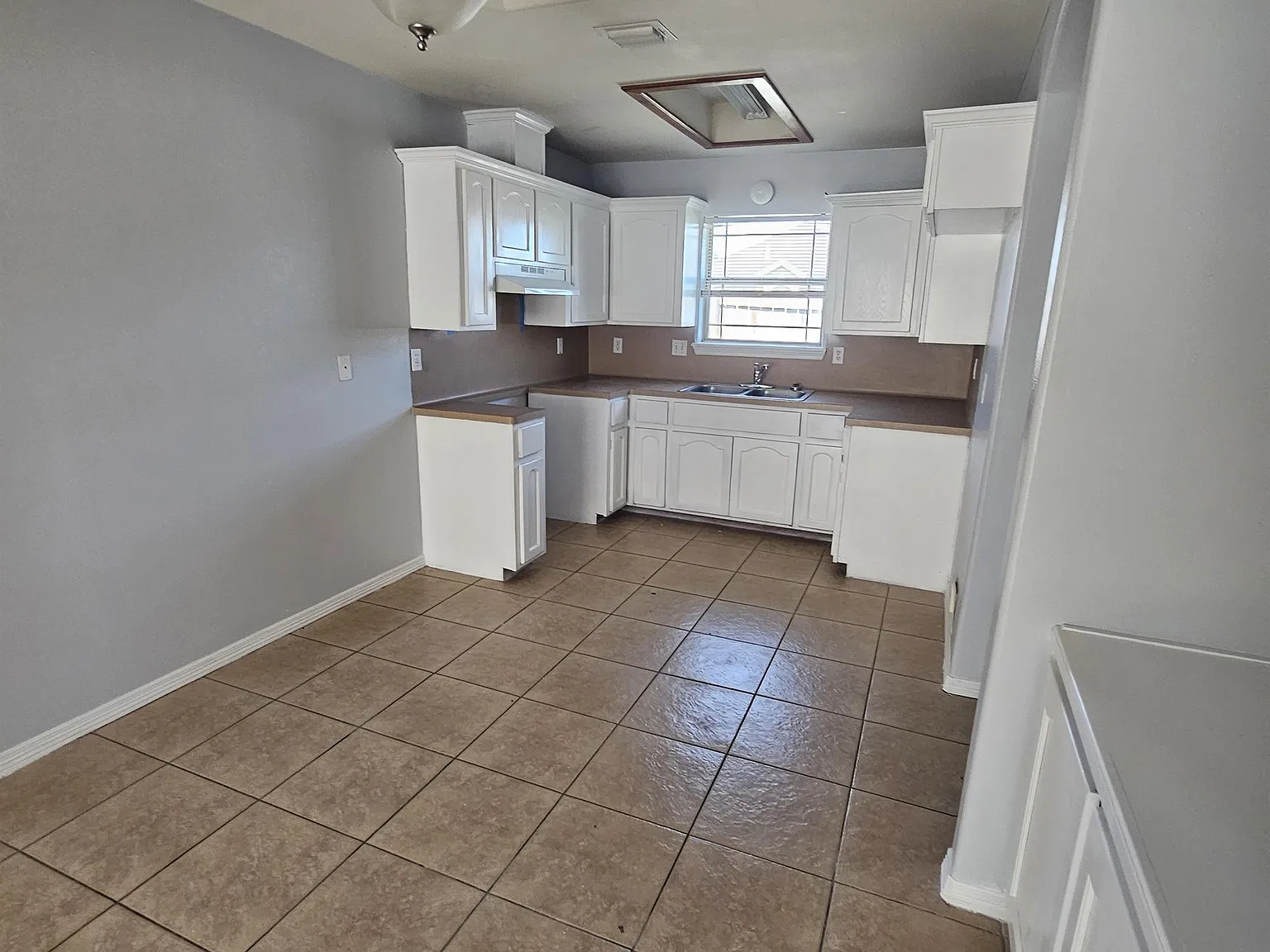 705 Emerald - B — Photo 4