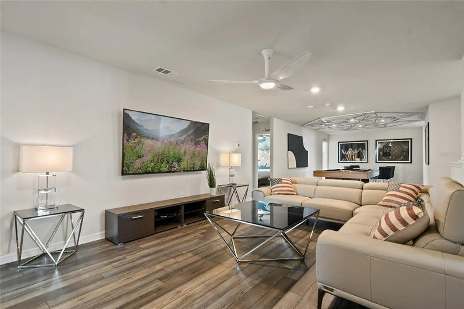 9 bed, 8.0 bath, 4391 sqft, $10,255 — Photo 3