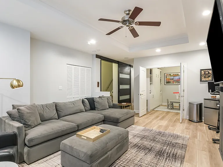 1507 W Cortez St #102 — Photo 19