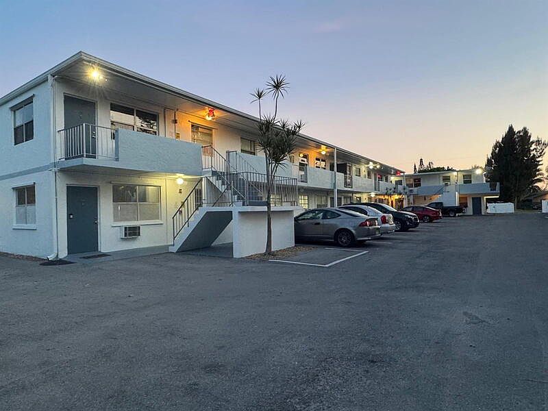 1st image of 3211 SW 44th St APT 108