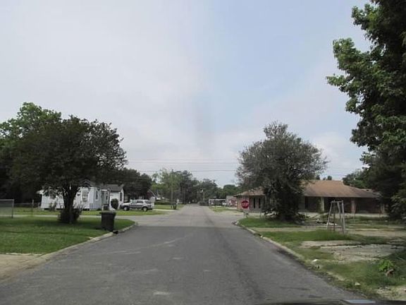 4th image of 3414 Iroquois St