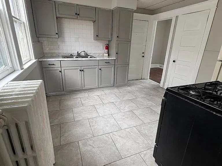 248 Catherine St #2 — Photo 5