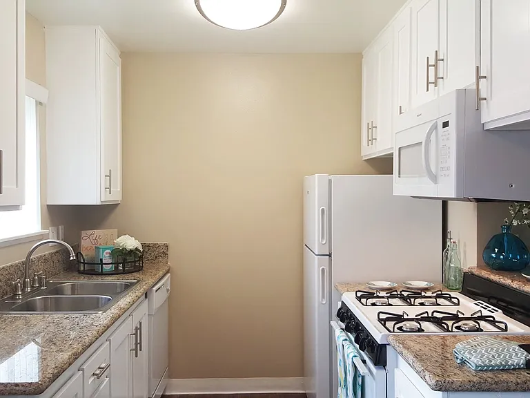 Shadow Mountain Apartments — Photo 47