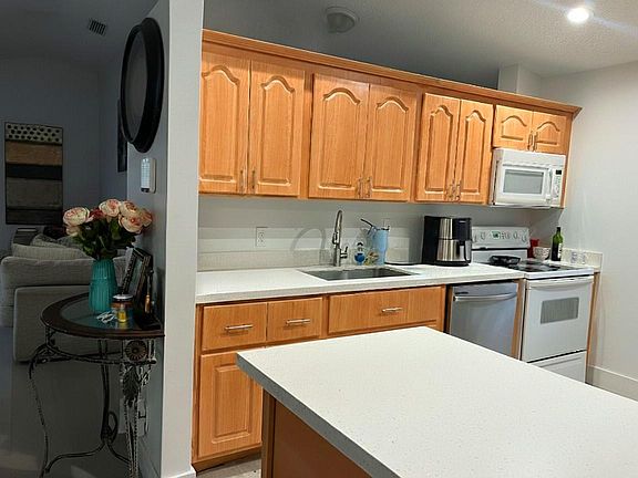 4th image of 8205 SW 12th Place
