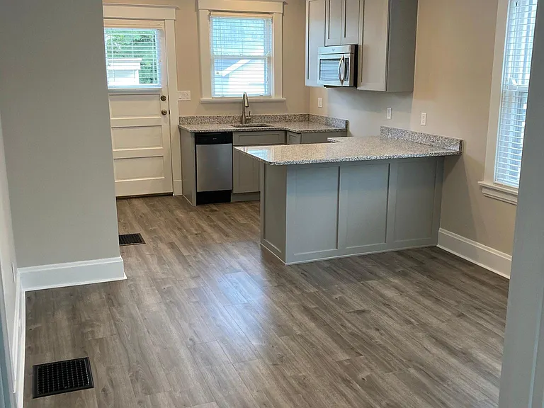 2723 Alberts Ct — Photo 2