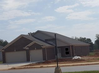 301 Merlot Ct, Vine Grove, KY 40175