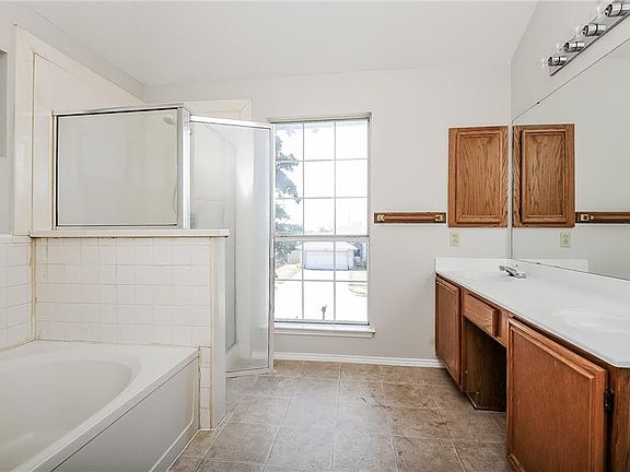 5th image of 1225 Brookvalley Dr