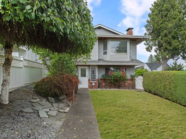 409 Sherbrooke St, New Westminster, BC V3L 3N1