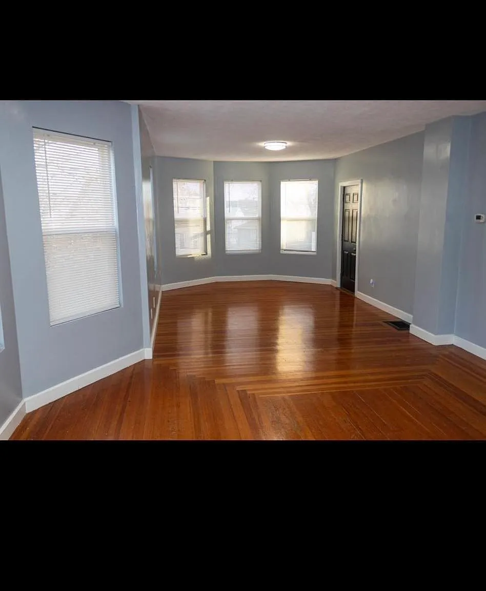 2 bed, 1.0 bath, 1200 sqft, $2,800 — Photo 2