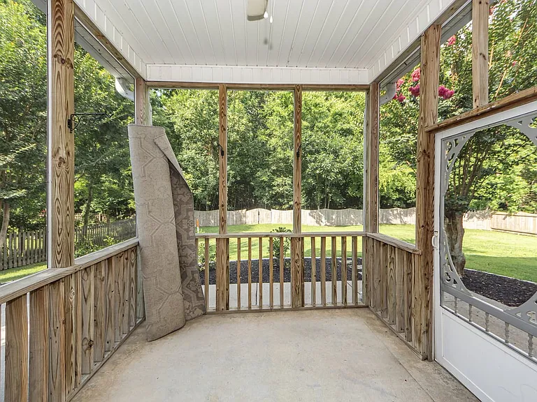 112 Tanglewood Cir — Photo 41