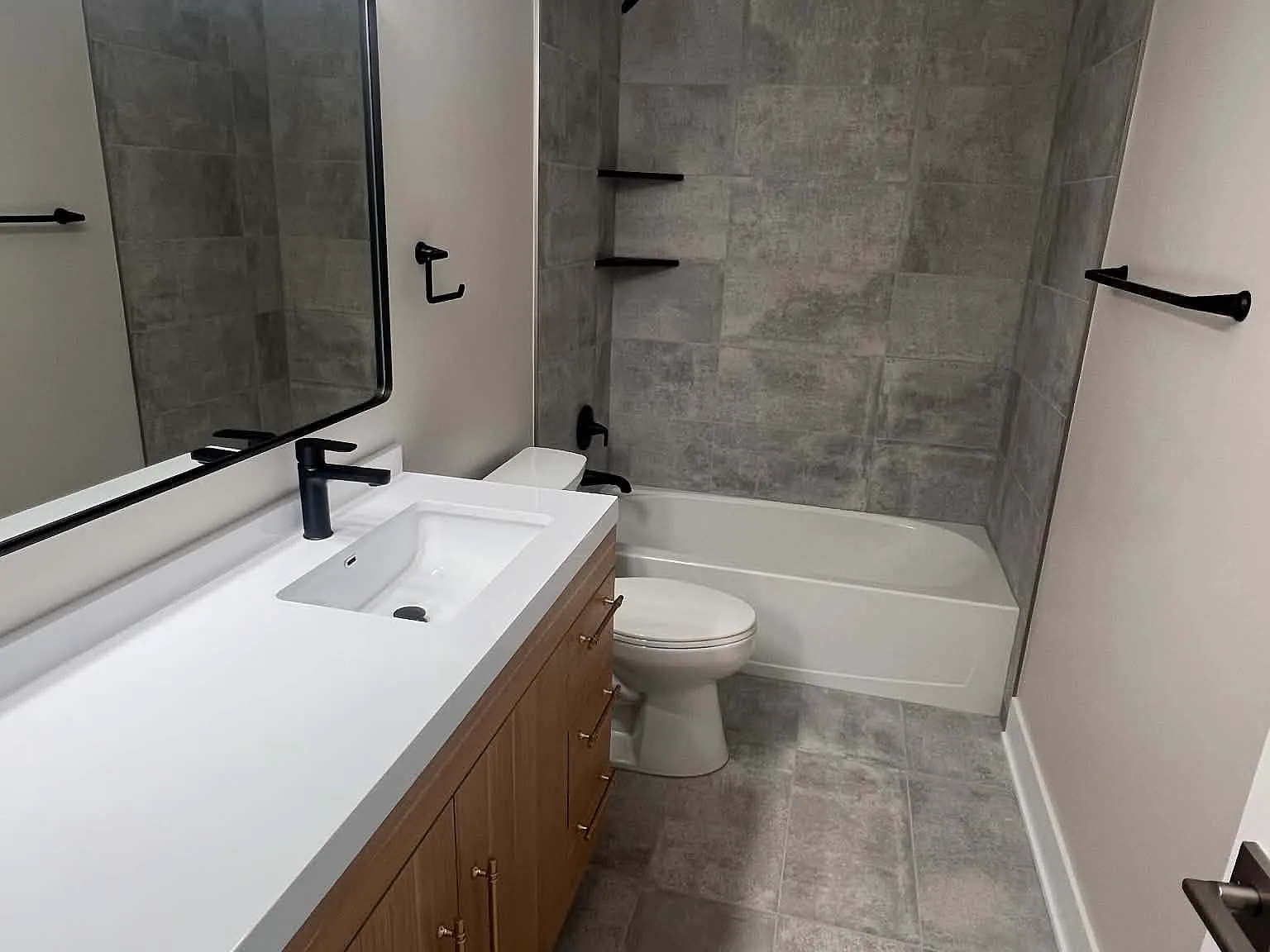 2 bed, 2.5 bath, 1324 sqft, $2,600 — Photo 3
