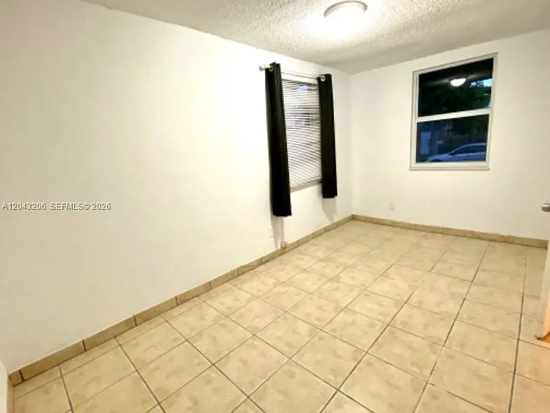 Amd Pl Of Tamiami Groves — Photo 4
