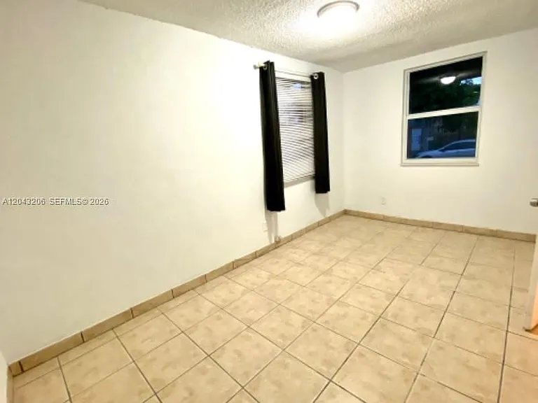 4307 SW 9th St #4307 — Photo 4