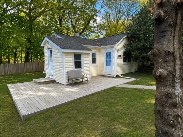 529 Montauk Hwy, Westhampton Beach, NY 11978