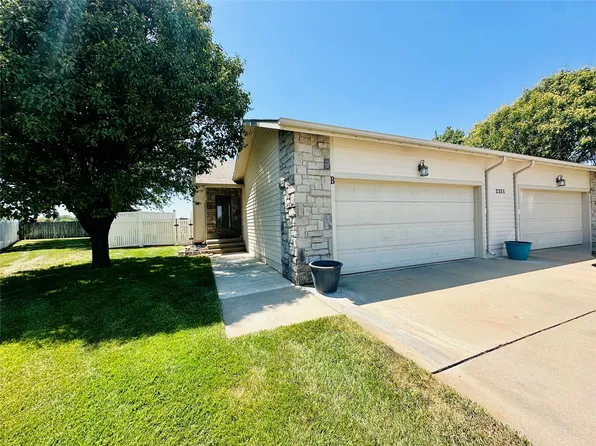 2311 Fairway Dr #B, Dodge City, KS 67801