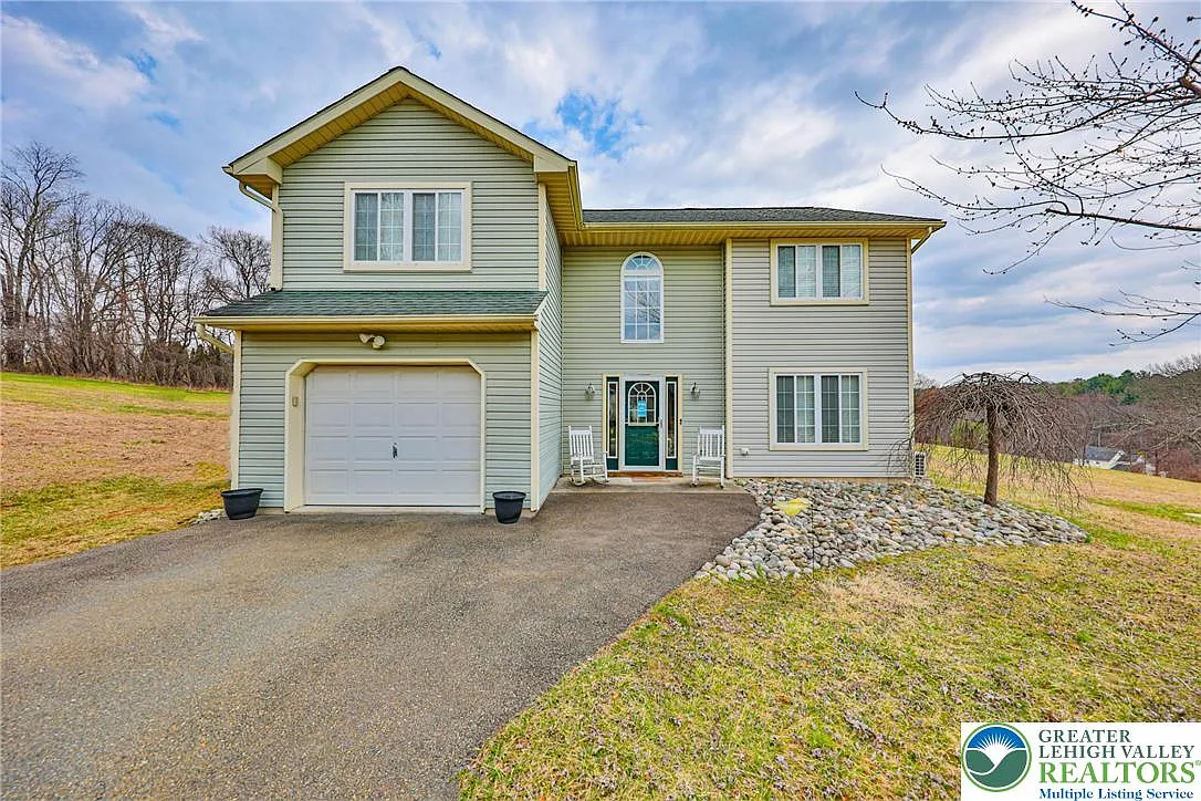 2260 Reo Dr photo 1