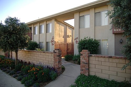 1st image of 6235 Comstock Ave #5