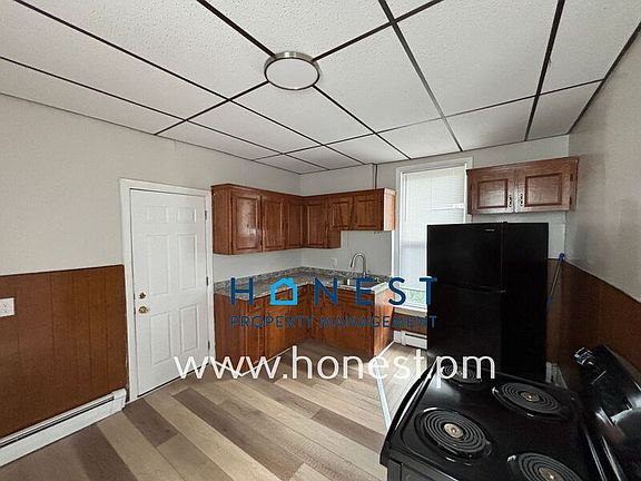 4th image of 9 Maple St Unit 2