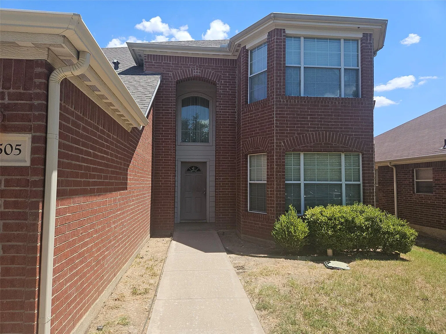 4 bed, 2.5 bath, 2674 sqft, $2,300 — Photo 1