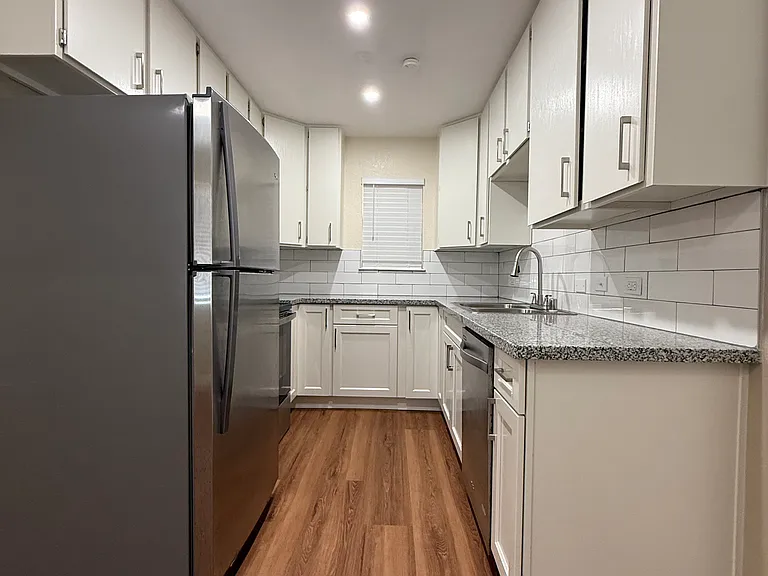 2041 Robin Dr — Photo 6