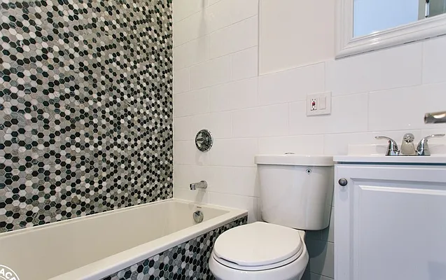 Rented by L Rose Realty (Brokerage) | media 4