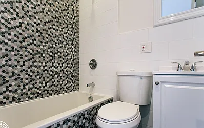 Rented by L Rose Realty (Brokerage)