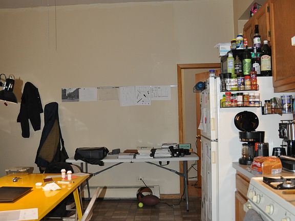 4th image of 728 S Carpenter St #1R