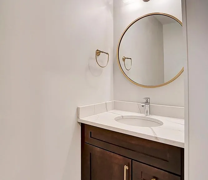 39 E Court St #3 — Photo 16