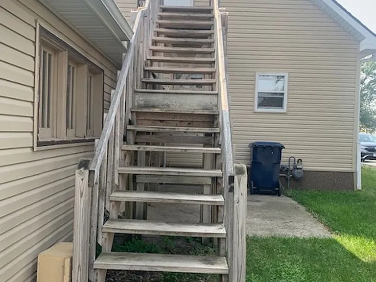 915 W Kemp Ave — Photo 1