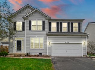 4450 Heron Dr, Lake In The Hills, IL 60156