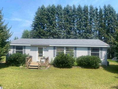 1148 Memory Ln, Frankfort, MI, 49635
