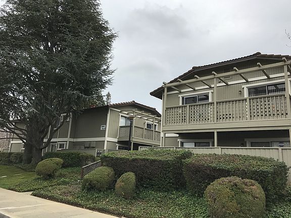 2nd image of 3886 Mulberry Dr #B8