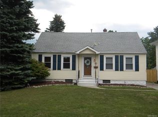 33 Highland Ave, West Seneca, NY 14224