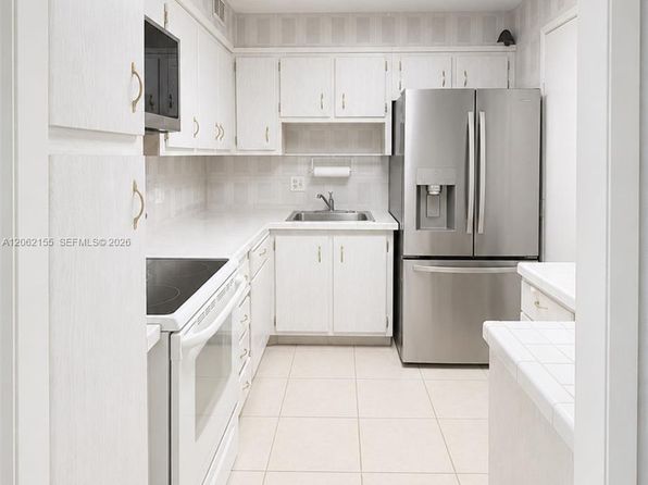 2841 NE 163rd St APT 606