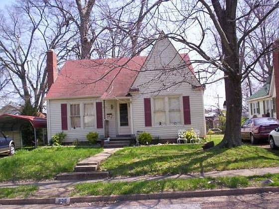 nice 1-1/2 story