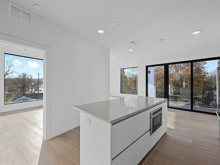 2209 S 1st St #321 — Photo 9