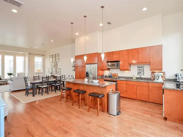 970 Patterson St, Houston, TX 77007
