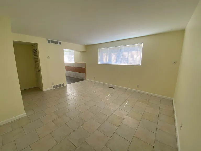 1216 W Pacific Ave — Photo 9