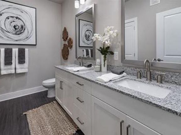 3rd image of 350 Hidden Palm Cir #104
