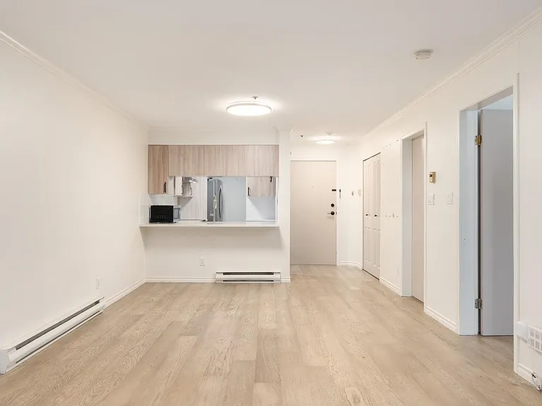 1550 Marine Dr #103 — Photo 8