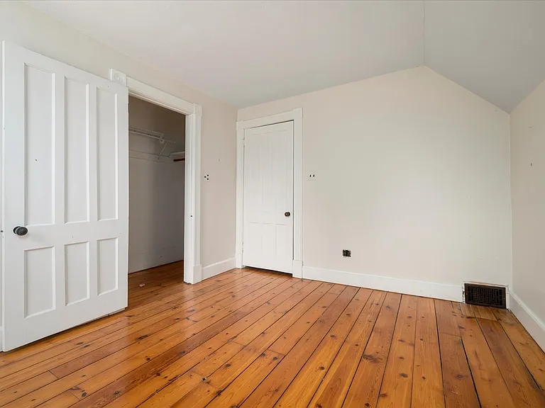 139 College St — Photo 41