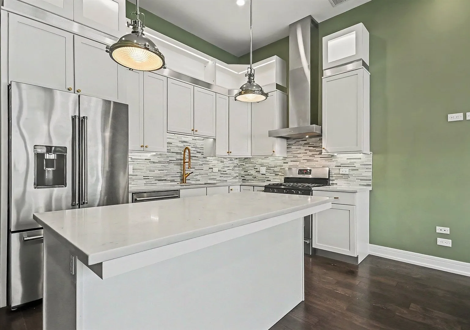 2 bed, 2.0 bath, $2,850 — Photo 3