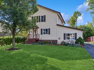 25W361 Doris Ave, Carol Stream, IL 60188