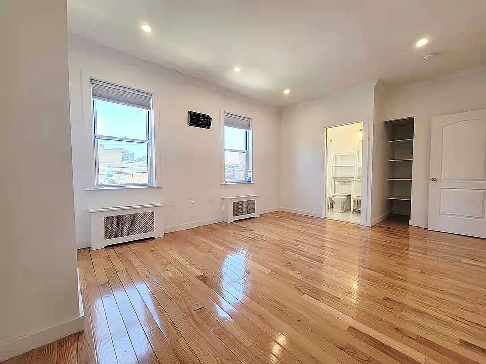 1st image of 33-60 10th St Floor 2