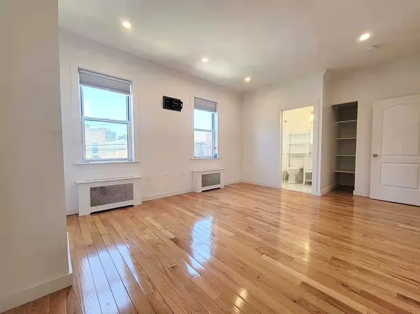 33-60 10th Street image 1 of 13